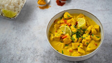 Coconut & Tamarind Chicken Curry with Fresh Turmeric