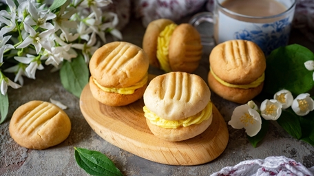 Lemon Cream Biscuits