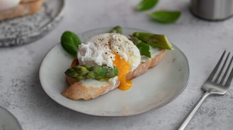 Poached Eggs with Spring Peas Cream