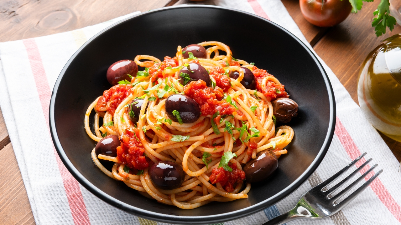Pasta Puttanesca with beans and basil