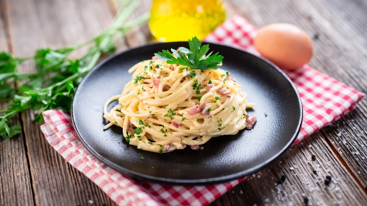 Chicken & Smoked Bacon Spaghetti with Garlic Bread