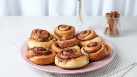 Quick and Easy Homemade Cinnamon Rolls