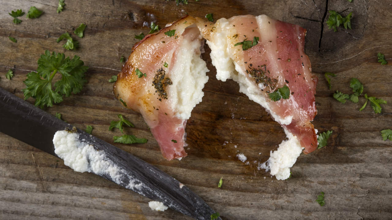 Irish goat&#39;s cheese, spinach, tarragon and smoked bacon wrapped chicken