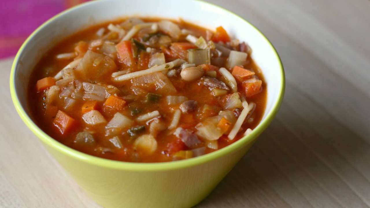 Minestrone soup with smoked bacon and butterbeans