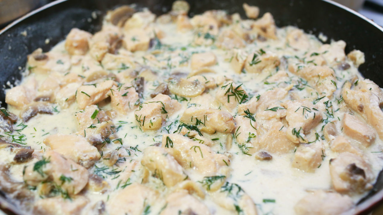 Creamy Mushroom, Spinach and Lentil Chicken Bake
