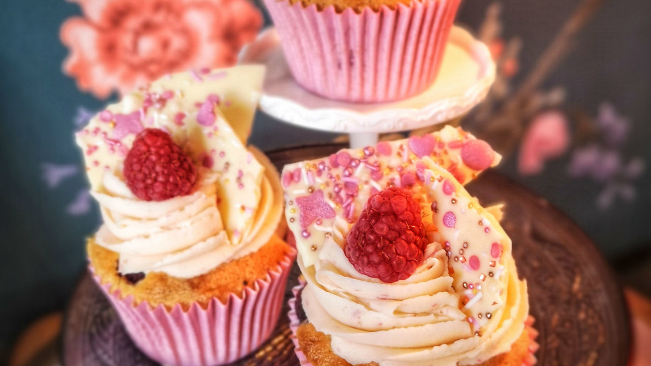 Apple & Raspberry Cupcakes