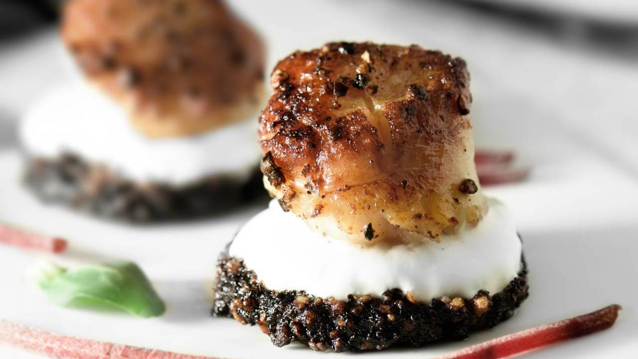 Simon’s Scallops with Black Pudding and Pea Puree