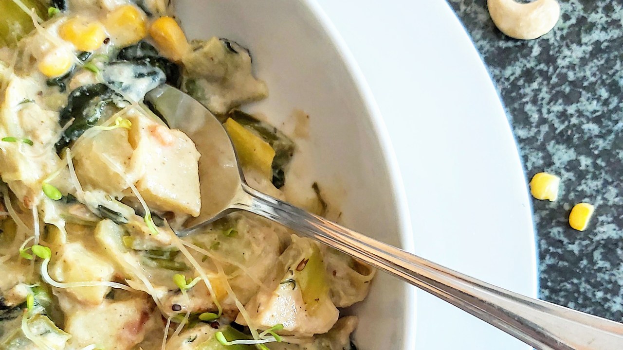 Smokey Jackfruit chowder with wakame, leek and fennel
