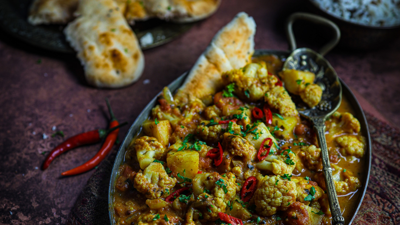 Aloo Gobi (Cauliflower & Potato Curry)
