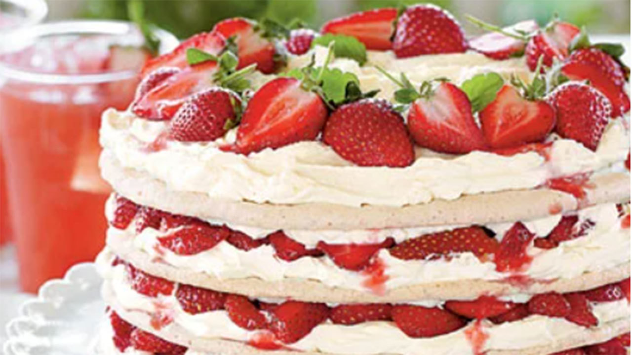 Edward’s Strawberry & Cream Pavlova Cake