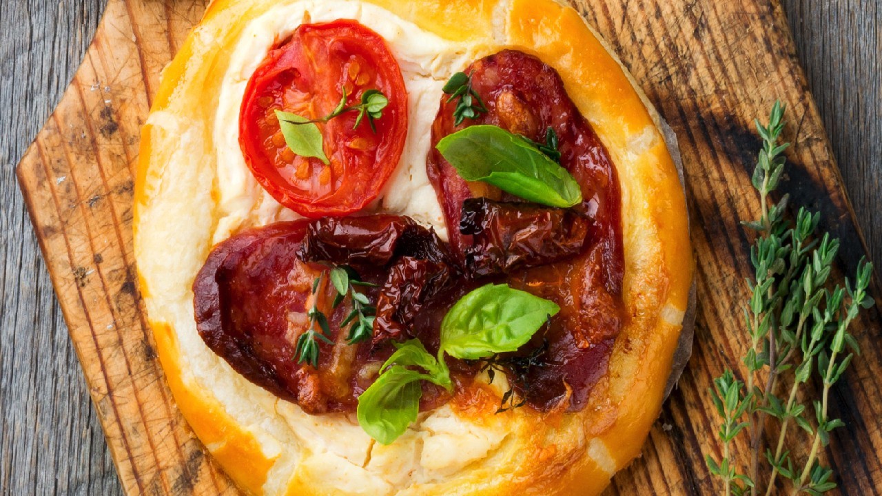 Catherine&#39;s Mozzarella & Tomato Tarts