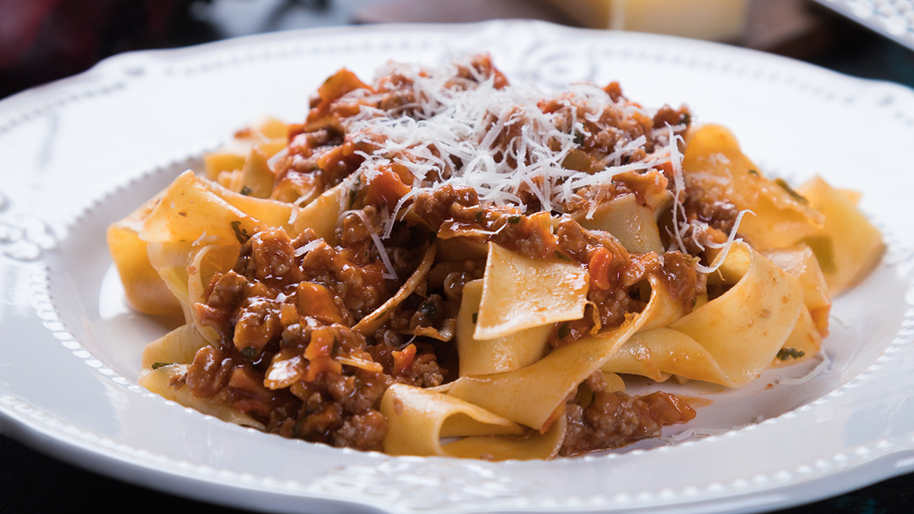 Ragú with Pappardelle Pasta