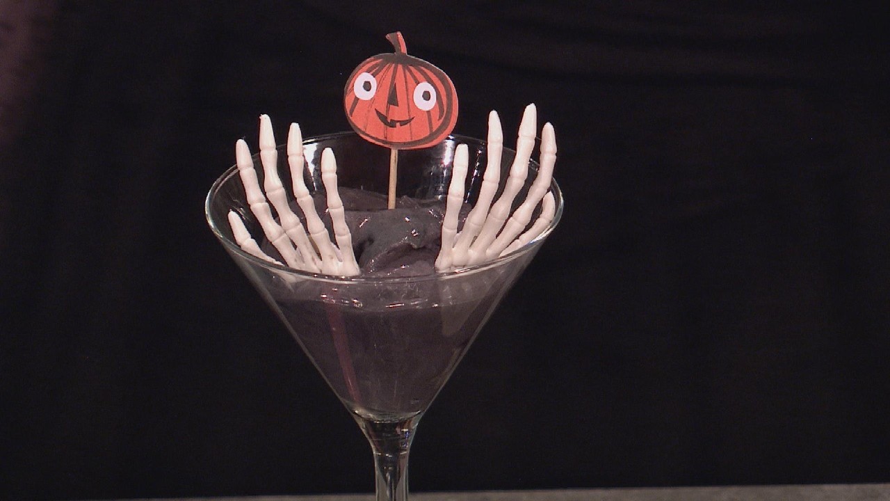 Spooky Halloween Black Ice-cream Sundaes