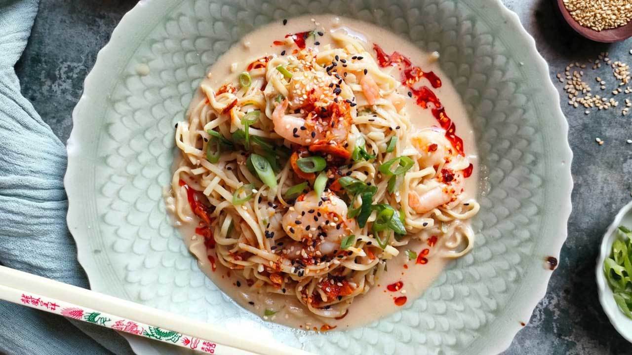 Garlic and Sesame Prawn Noodles