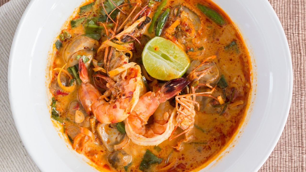 Red Thai Chicken & Prawns Noodle Soup