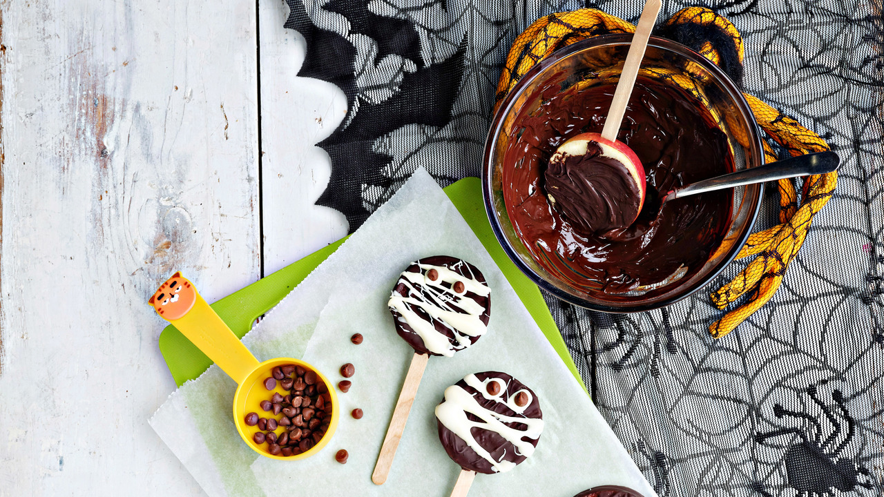 Chocolate Apple Mummies