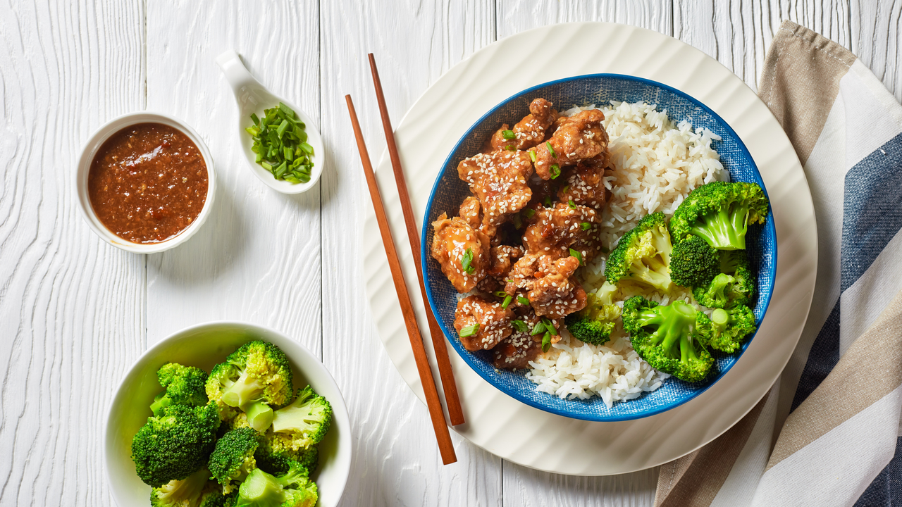 Crispy Chicken & Broccoli In Black Bean Sauce Served With Boiled Rice
