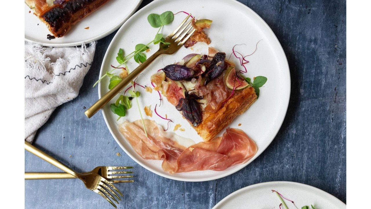Brie, Prosciutto, Caramelised Red Onions & Fig Tart