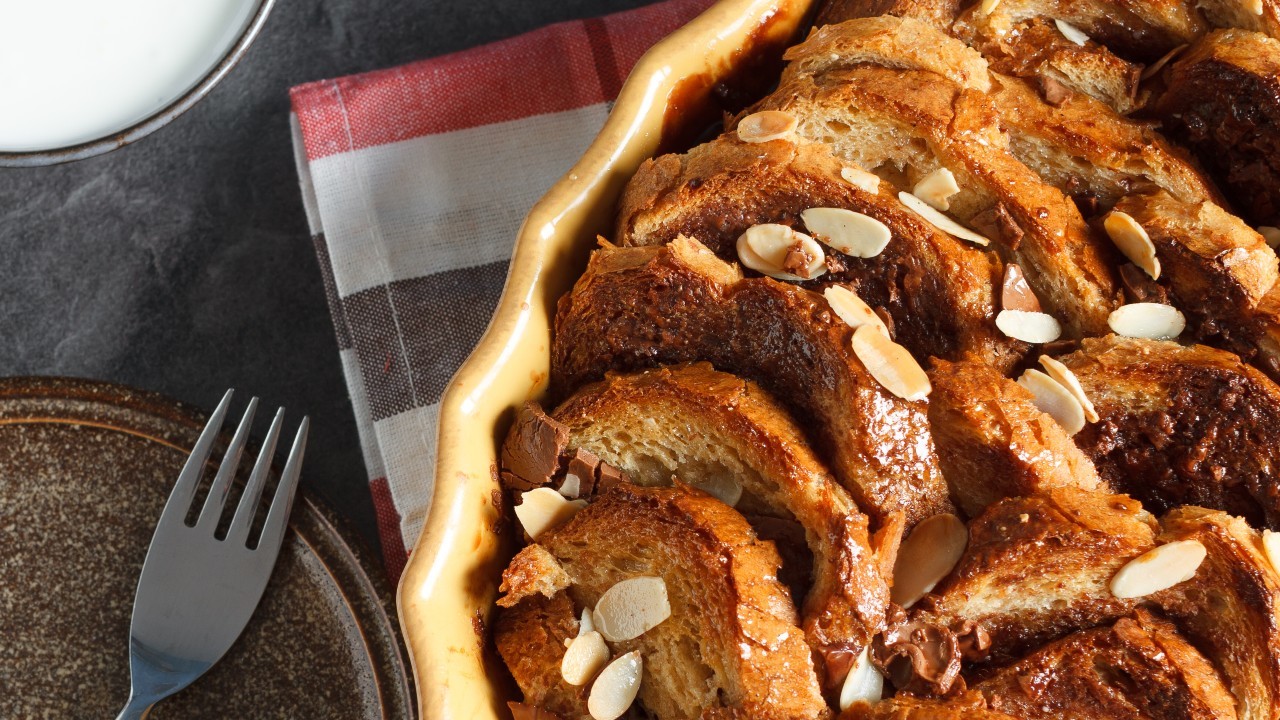 Hawthorn, Apricot and Chocolate Bread-and-butter Pudding