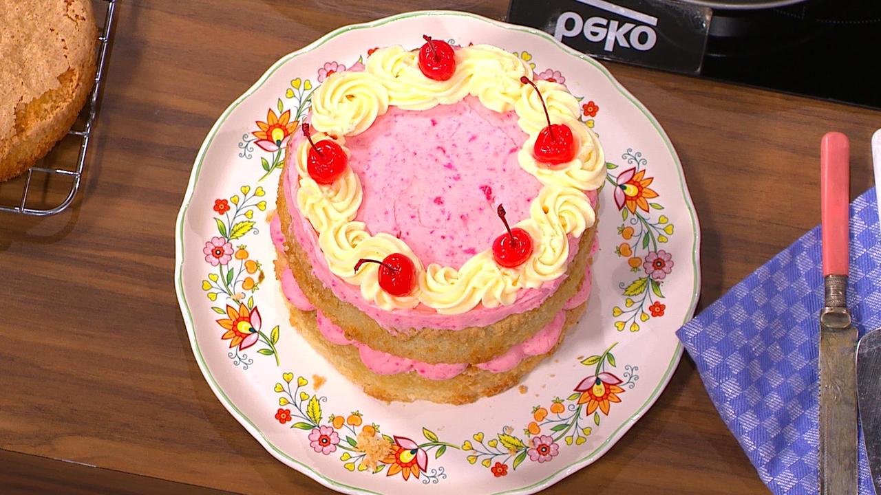Barbie&#39;s Cherry Coconut Cake