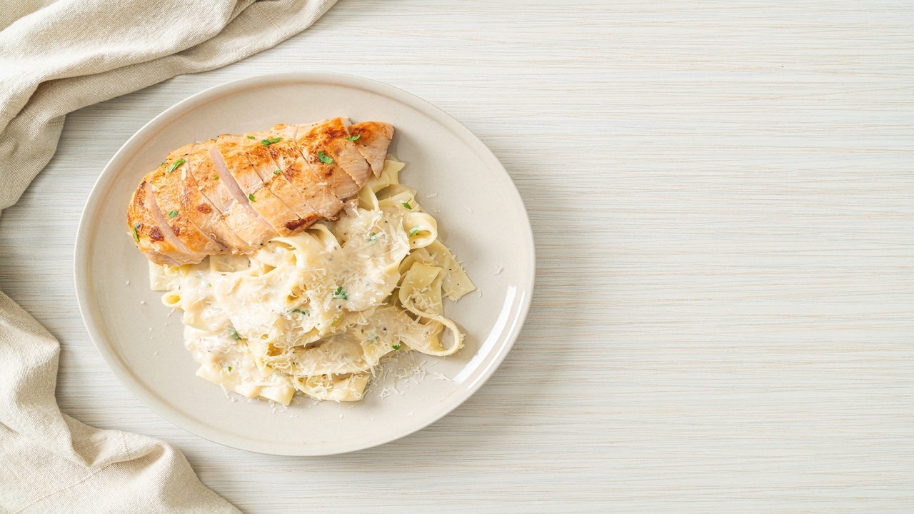 Chicken and Smoked Bacon Fettuccine Alfredo