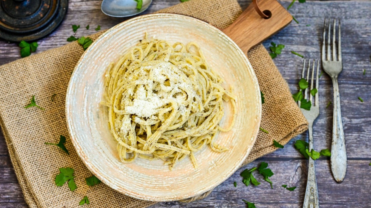 Spaghetti alla chitarra cacio e pepe (cheese and pepper pasta)
