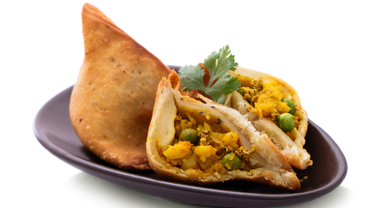 Mindi&#39;s Potato & Pea Samosas