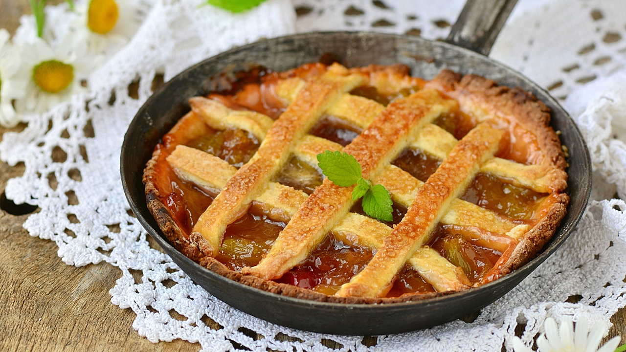 Deep-Fried Rhubarb Pie