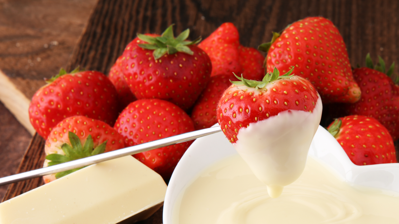 Strawberry & White Chocolate Cremuex With Brandy Snap Biscuit