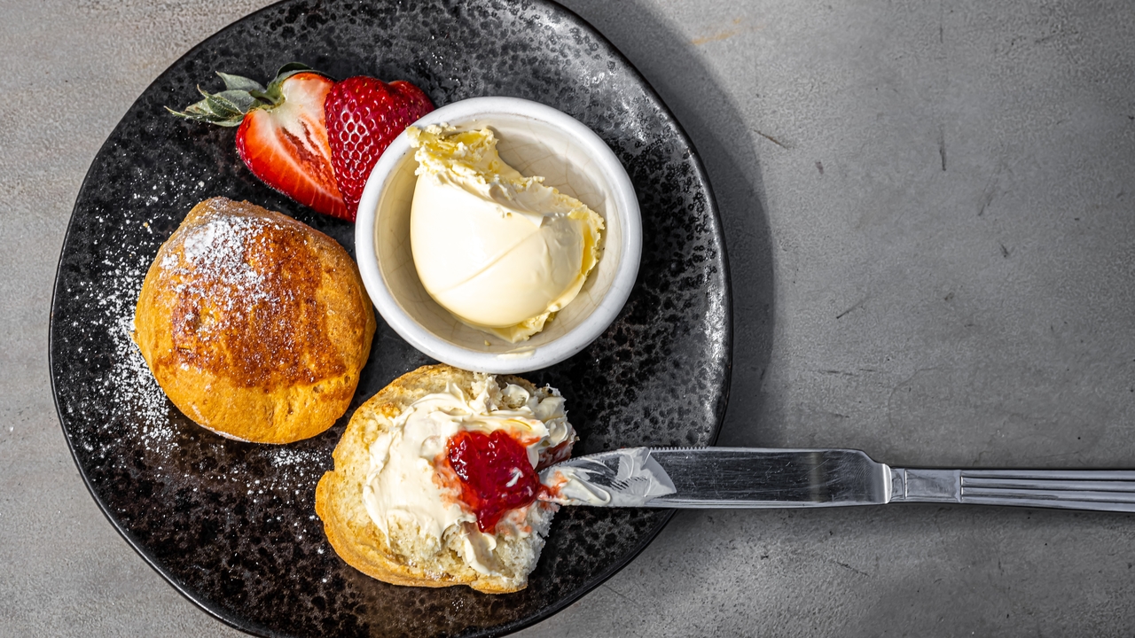 Strawberry Lemongrass and Vanilla Jam – Eton Mess Scone