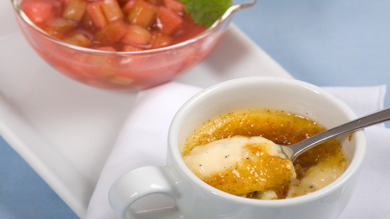 Rhubarb Crème Brûlée (Egg custard)