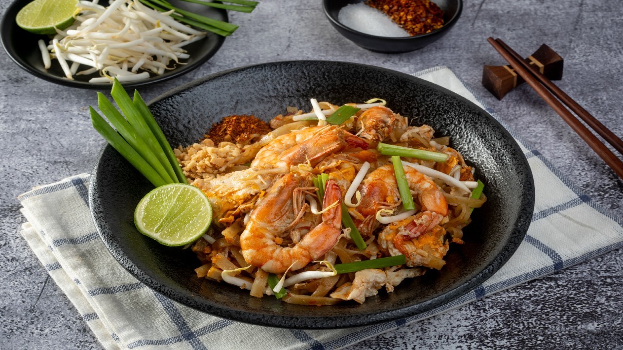 Stir Fried Rice Noodles with Prawns