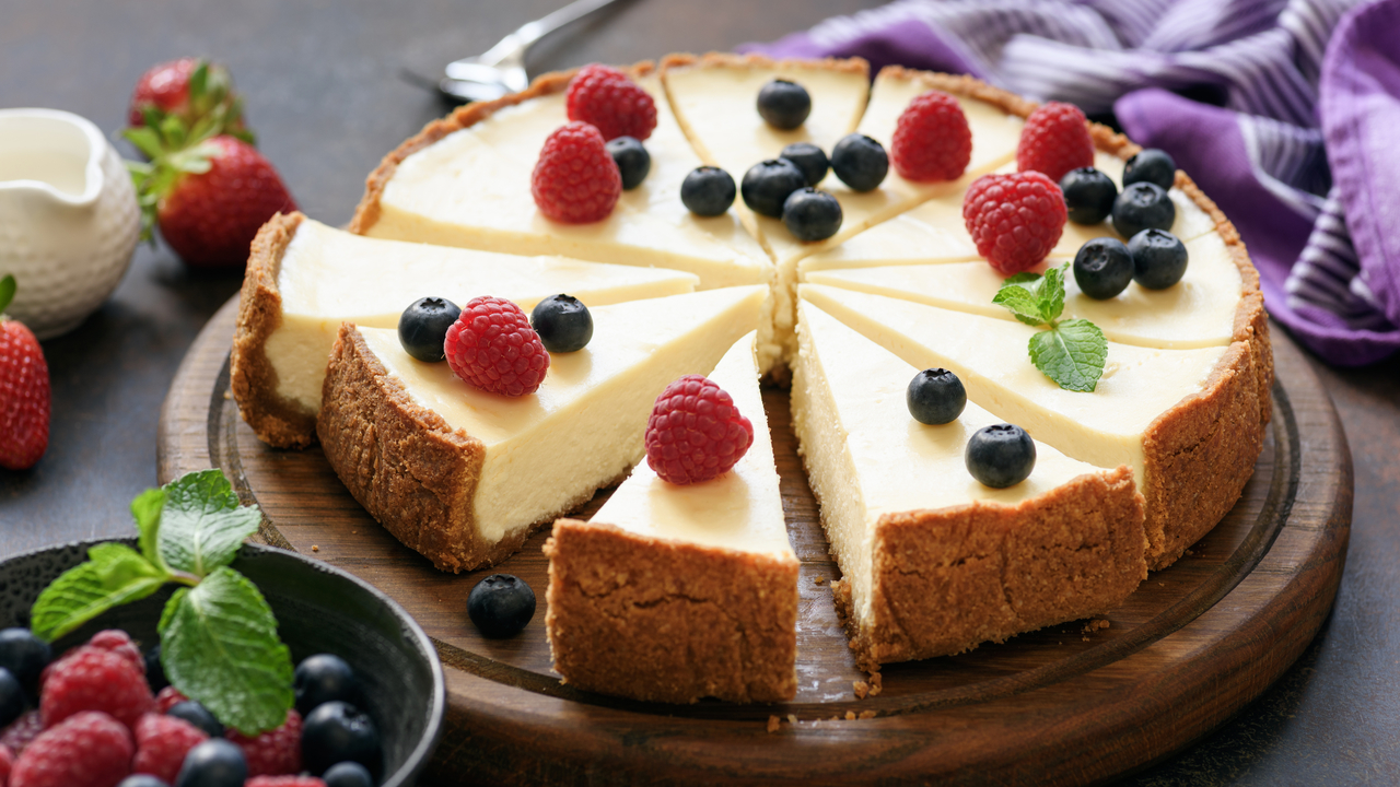 Baked White Chocolate and Mixed Berry Cheese Cake