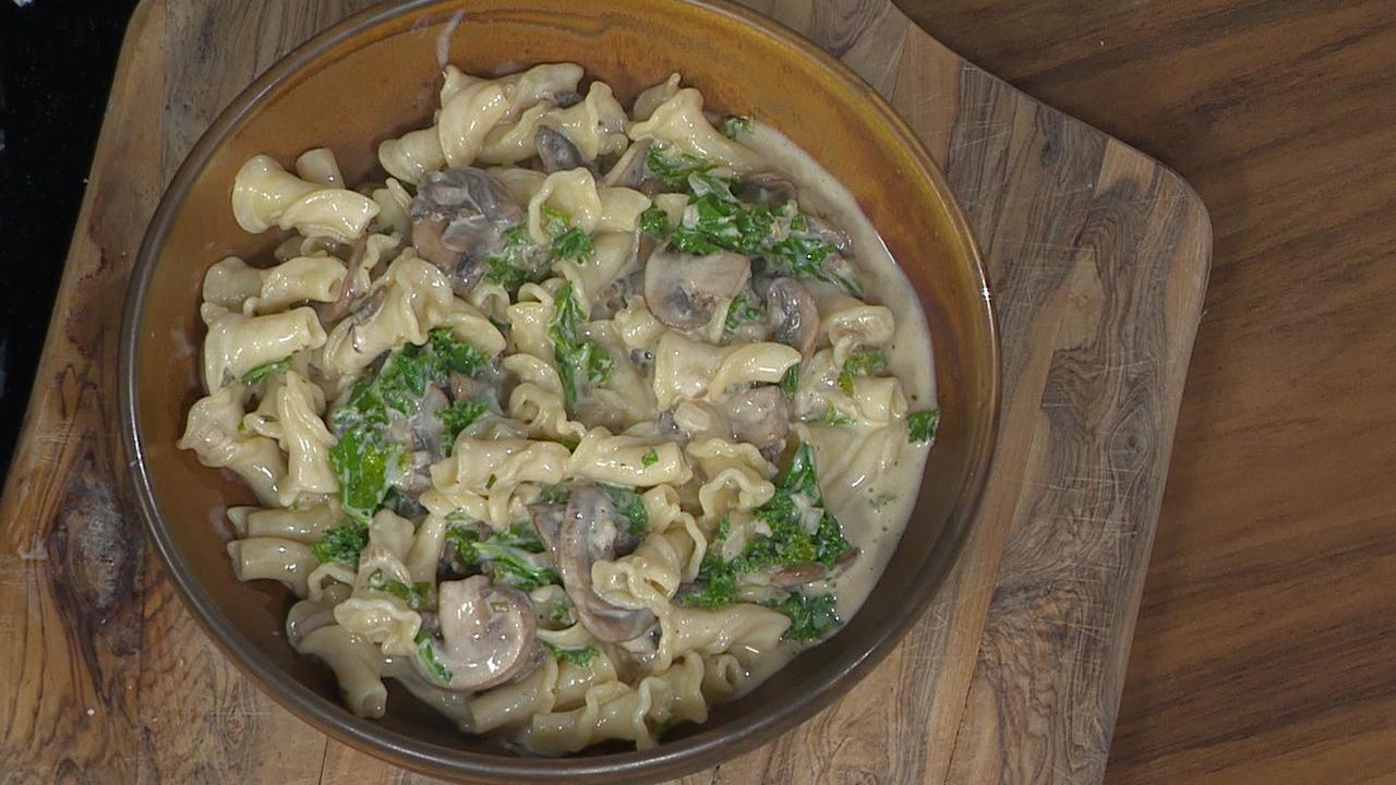 Creamy Kale & Mushroom Pasta