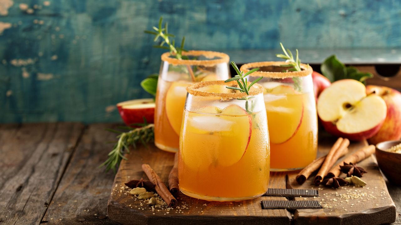 Hot Spiced Christmas Apple Drink