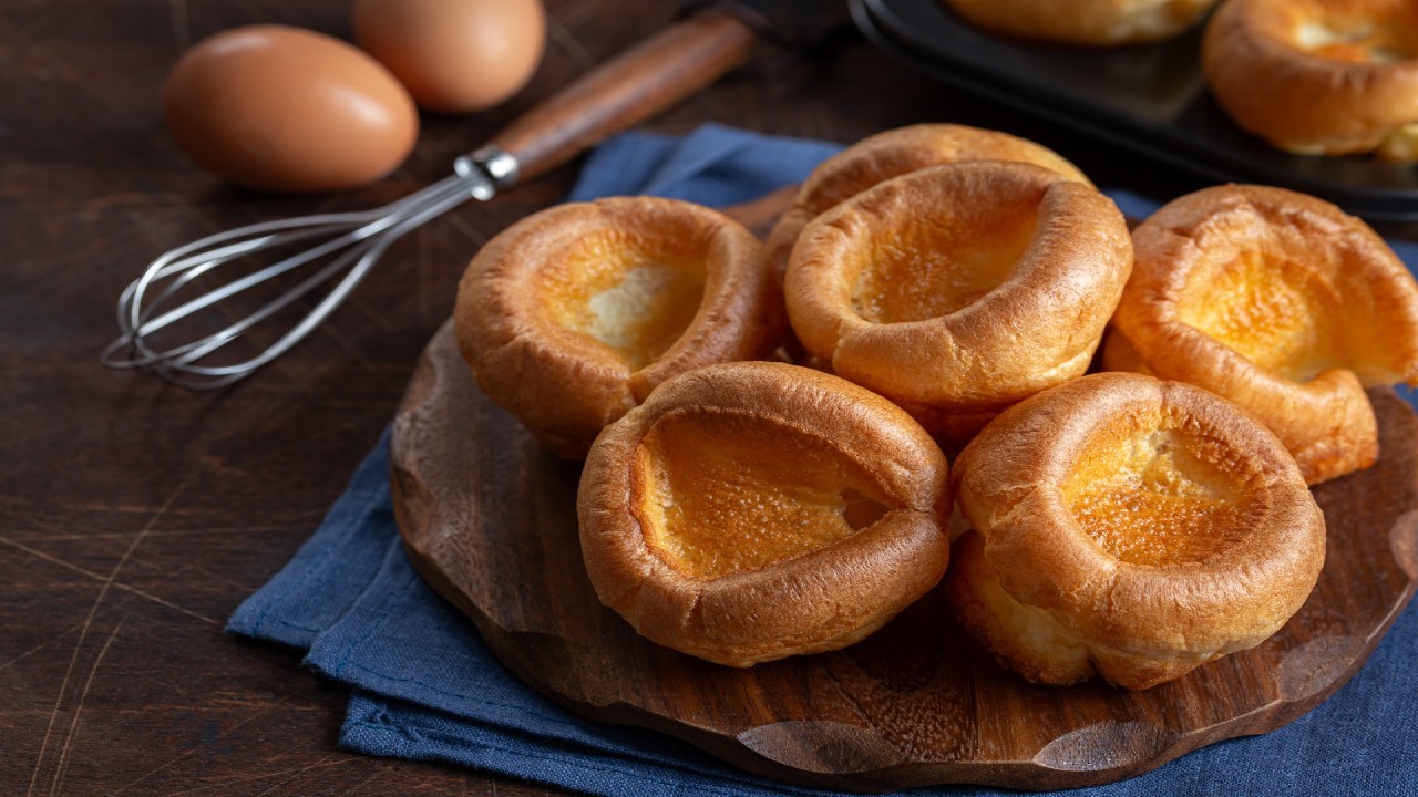 Mini Yorkshire Puddings with Beef and Rocket