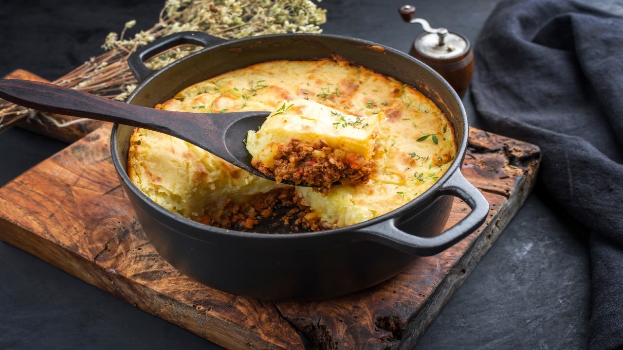 Cottage Pie with Cheese and Thyme Potato Topping
