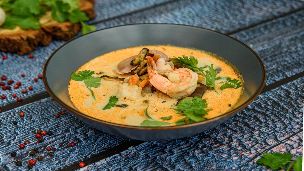 Steamed Garlic Prawns with Enoki Mushrooms 