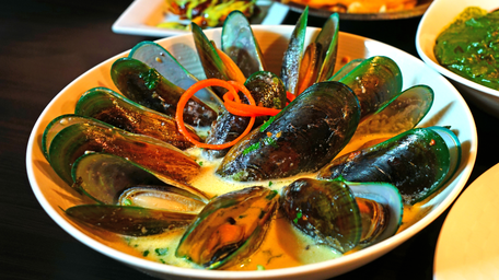 Mussels with Thai Green Curry Sauce