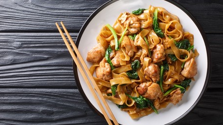Phad See Ew (Thai Style Fried Noodle)