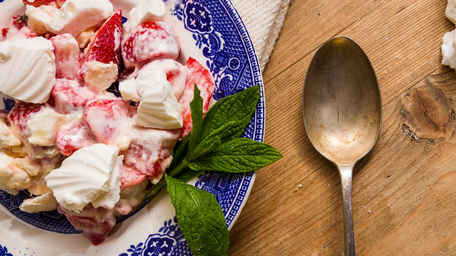 Eton Mess Traybake