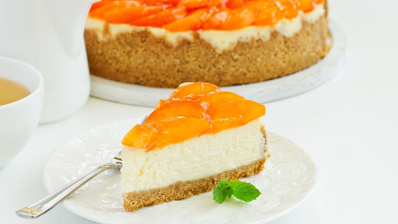 Peach Crumble Cheesecake