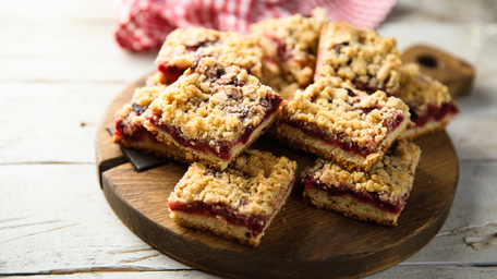 Summer berry Crumble Bars – A Hug in Slice