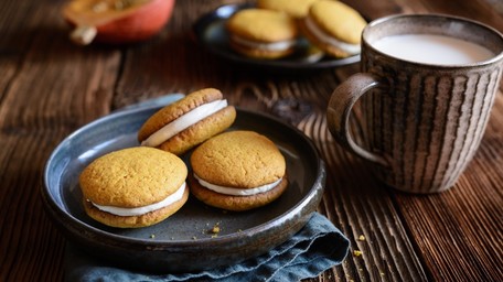 Carrot Cake Whoopie Cookies 