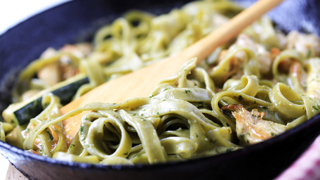 Chicken, Courgette & Spinach Pasta with Garlic Bread