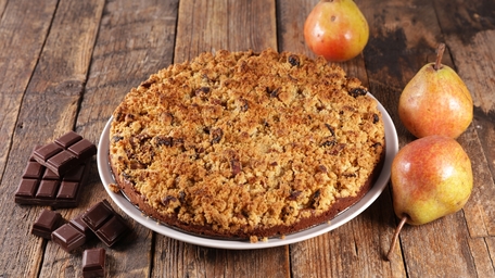 Autumnal Pear and Dark Chocolate Oat Crumble