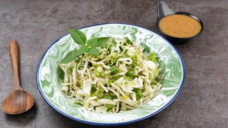 Crunchy Cabbage and Apple Sauce