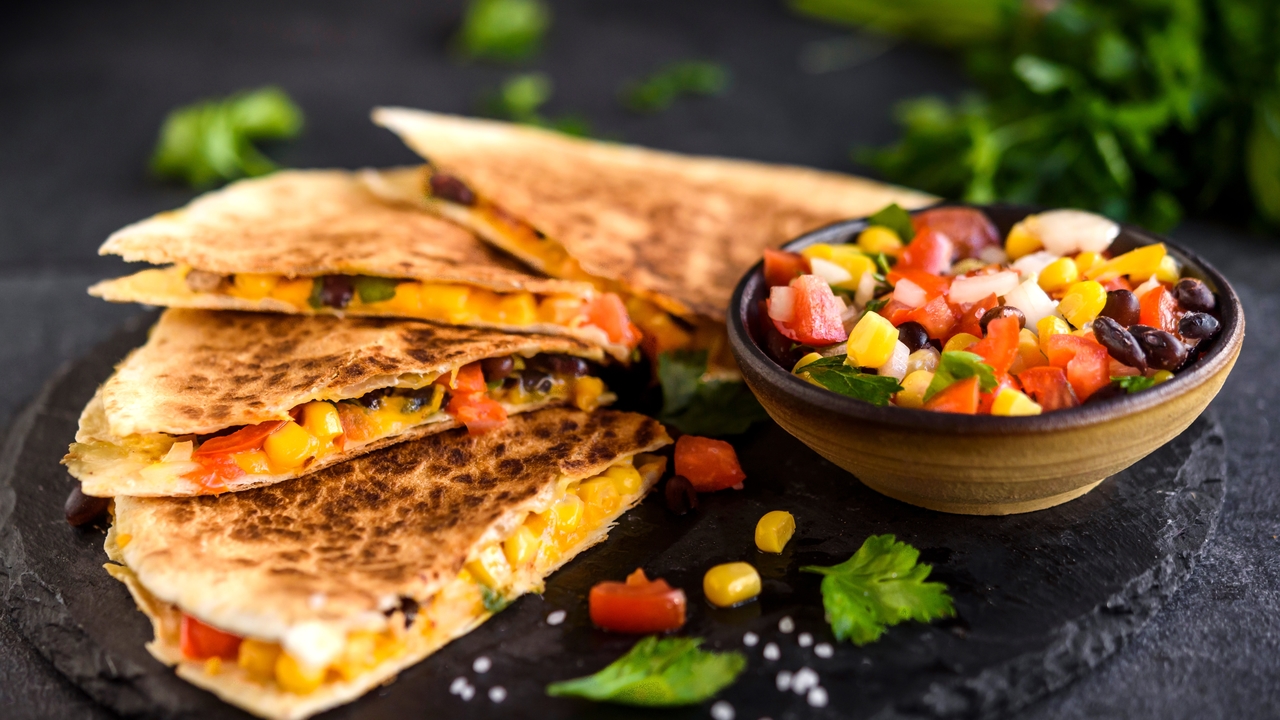 Healthier Beef Mince Quesadillas with a homemade Guac, Sour cream & salsa