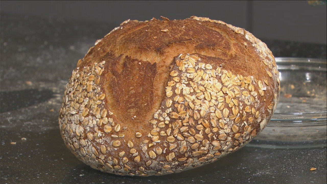 Spelt and cider bread with honey and oats