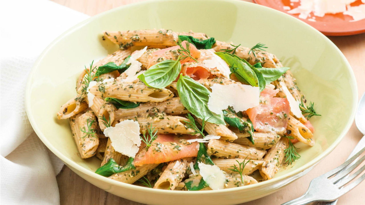 Smoked salmon and dill pesto pasta